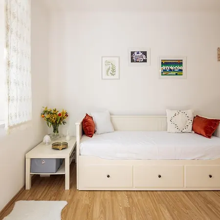 Marianne's Place Apartment